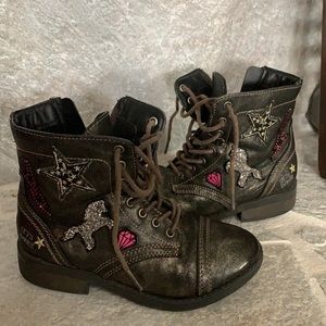 Super Cute Little girl boots! No scuffs. Perfect for winter. Sparkly Unicorns!